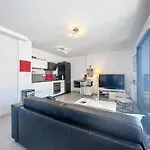 Superbe T2 Moderne Avec Terrasse, Climatisation Et Parking A - Fr-1-770-67 *