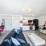 Superbe T2 Moderne Avec Terrasse, Climatisation Et Parking A - Fr-1-770-67 *