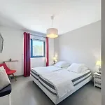 Superbe T2 Moderne Avec Terrasse, Climatisation Et Parking A - Fr-1-770-67 La Ciotat