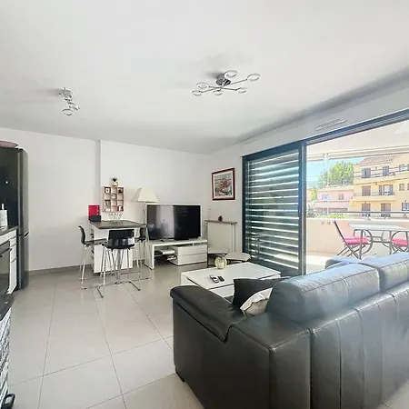 Superbe T2 Moderne Avec Terrasse, Climatisation Et Parking A - Fr-1-770-67 La Ciotat