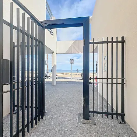 Superbe T2 Moderne Avec Terrasse, Climatisation Et Parking A - Fr-1-770-67 * La Ciotat